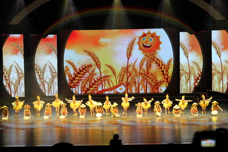 ���ɻ������ꡱȫ������ѧ��У԰�赸չ�ݿ�Ļʽ